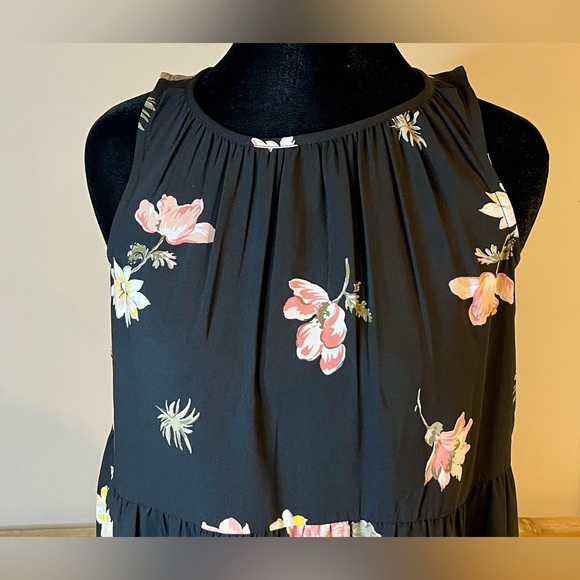 ~Grab It While You Can Sale~
LOFT Outlet Floral Babydoll Dress. XXSP Like New - Picture 5 of 7